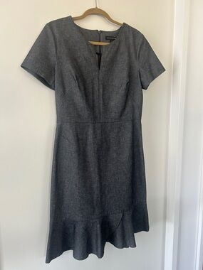 Banana Republic Short Sleeve Gray Midi Dress with Ruffle Hem
